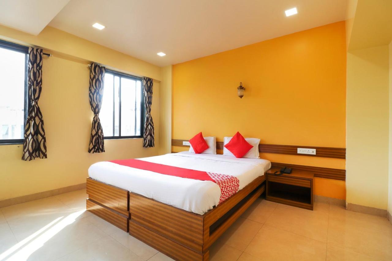 Oyo 10679 Hotel Nanashree Executive Vagholi Eksteriør billede