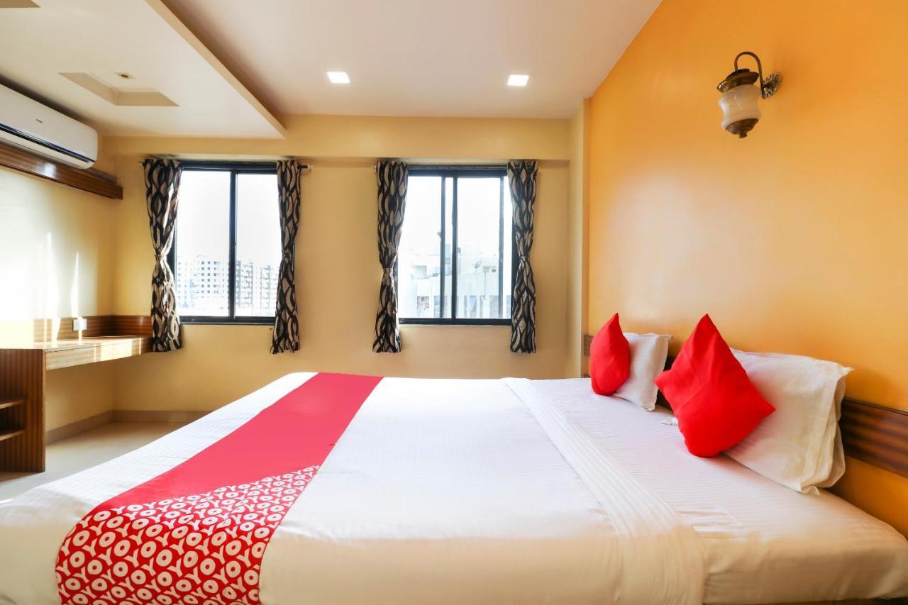 Oyo 10679 Hotel Nanashree Executive Vagholi Eksteriør billede