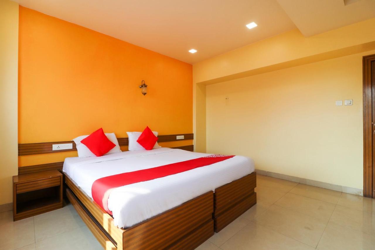 Oyo 10679 Hotel Nanashree Executive Vagholi Eksteriør billede