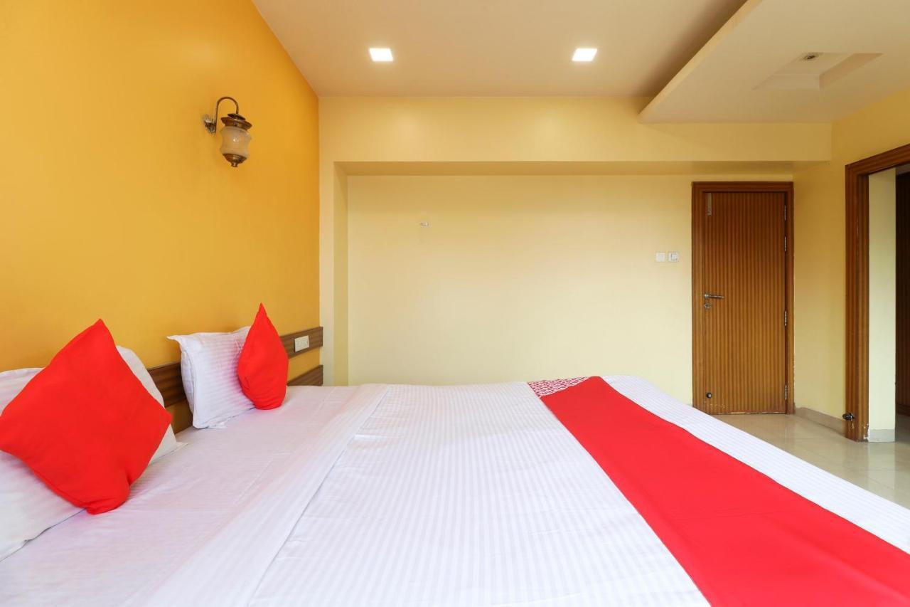 Oyo 10679 Hotel Nanashree Executive Vagholi Eksteriør billede