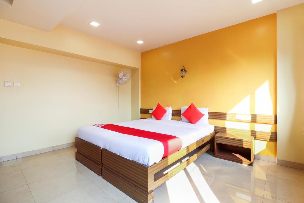 Oyo 10679 Hotel Nanashree Executive Vagholi Eksteriør billede